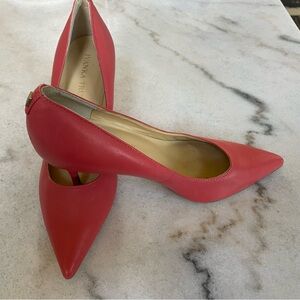 Ivanka trump pumps/ heel dress shoe 
Pink 
size 6 
3 inch heel